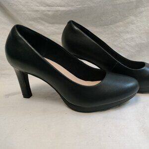 Clarks Collection Classic Pumps: Black Leather